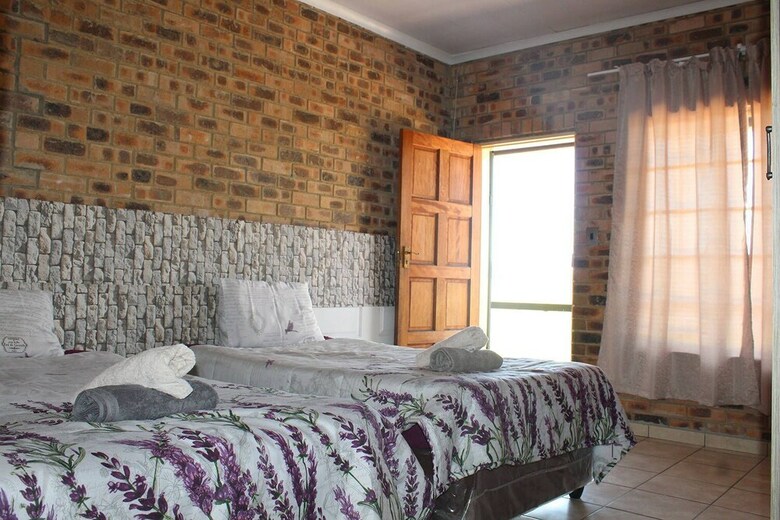 Hotel Lily Villa Country Lodge