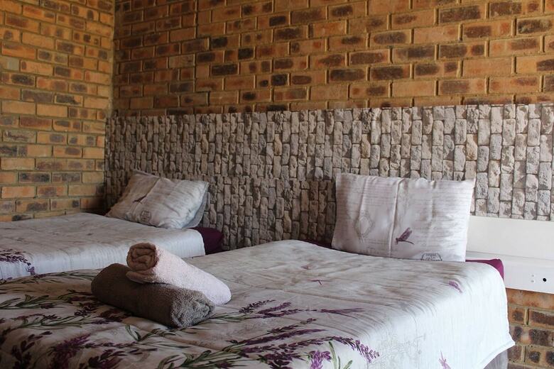 Hotel Lily Villa Country Lodge