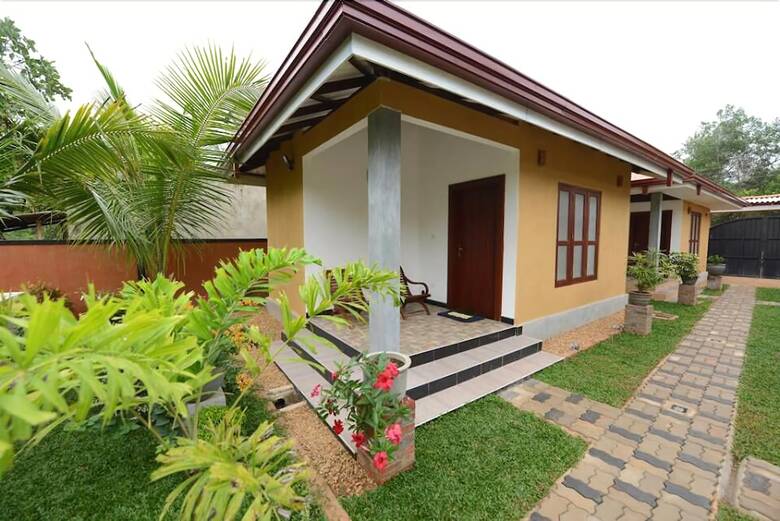 Hotel Airport Eco Chalet