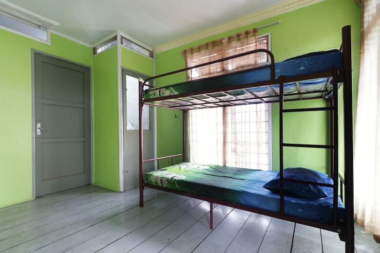 Hotel Waroeng Transit & Depary Homestay
