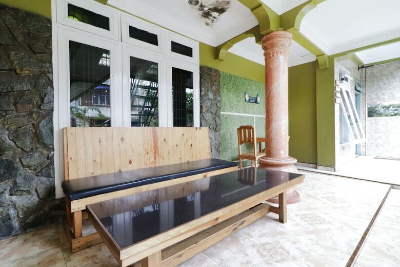 Hotel Waroeng Transit & Depary Homestay