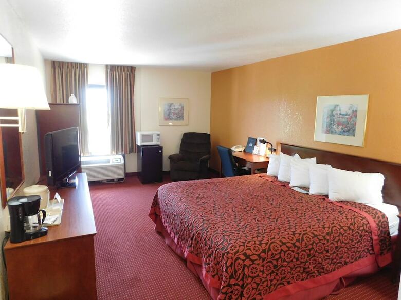 Hotel Days Inn & Suites By Wyndham Cedar Rapids