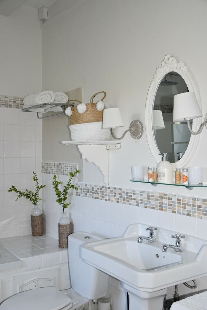 Hotel Le Petit Chateau de Sainte Colombe