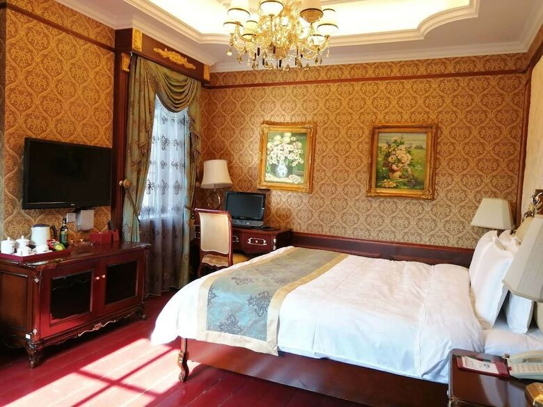 Railway 1896 Garden Hotel