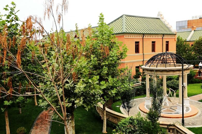 Railway 1896 Garden Hotel