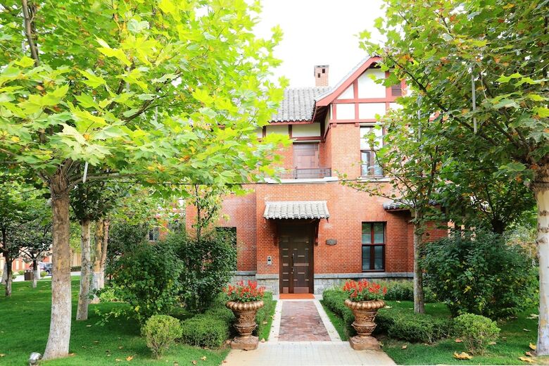 Railway 1896 Garden Hotel