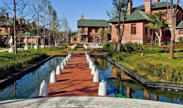 Railway 1896 Garden Hotel