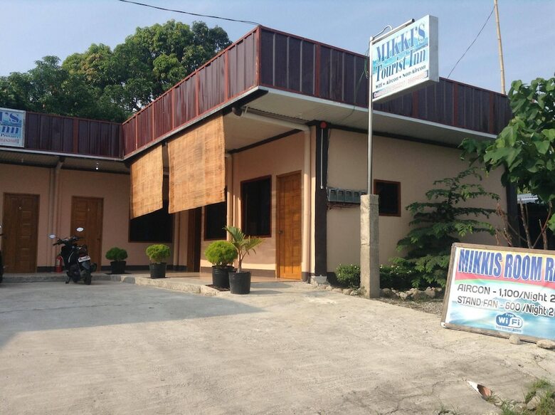 Hotel Mikki's Tourist Inn
