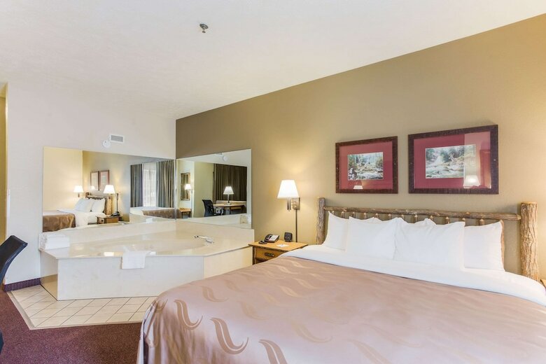 Hotel Quality Inn & Suites
