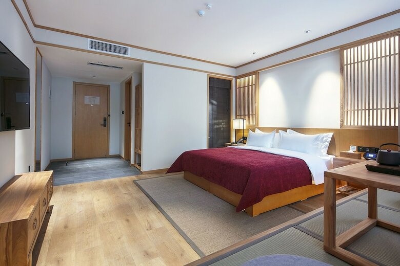 Qianna Yingtang Hotel