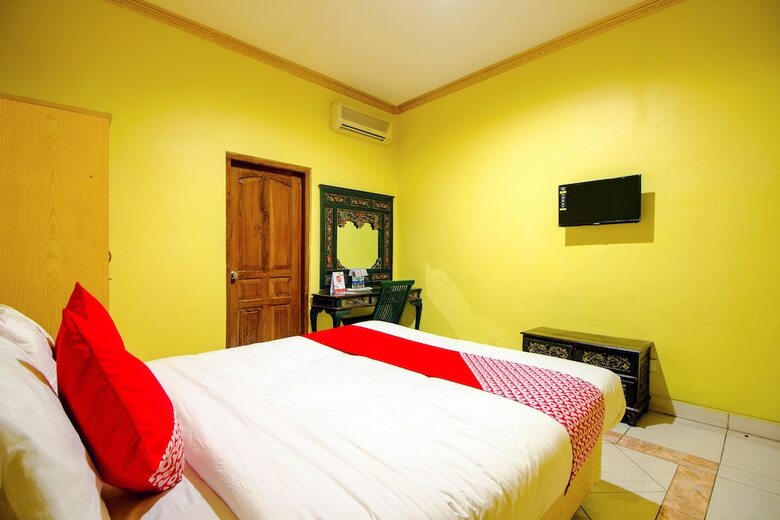 Hostal Oyo 1770 Hotel Mawar Saron 2