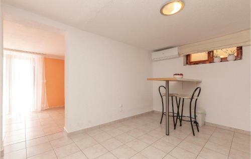 One-bedroom Apartment In Pirovac