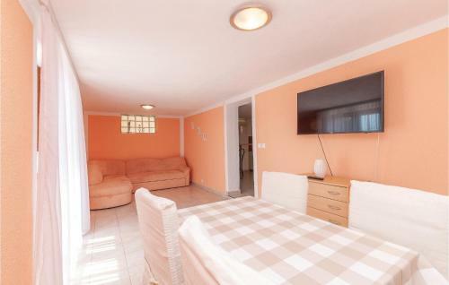 One-bedroom Apartment In Pirovac