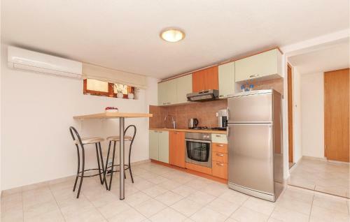One-bedroom Apartment In Pirovac