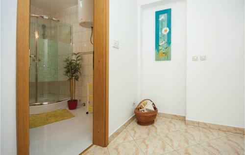 Three-bedroom Apartment In Pirovac