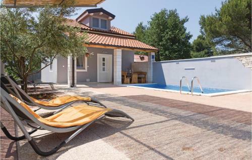 One-bedroom Apartment In Peroj