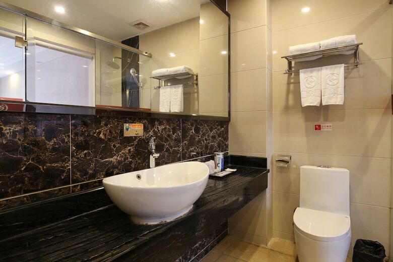 Guangzhou Helong Hotel