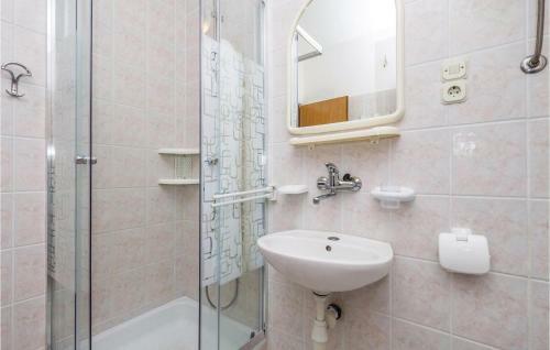 Three-bedroom Holiday Home In Pag