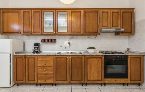 Three-bedroom Holiday Home In Pag