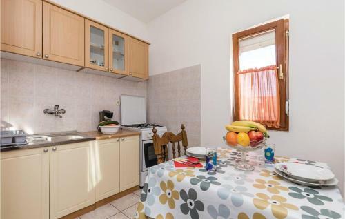 Three-bedroom Holiday Home In Pag