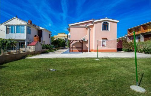Three-bedroom Holiday Home In Pag