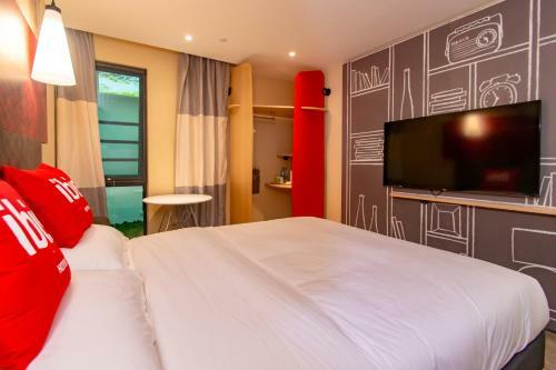 Ibis Wuxi Taihu Square Hotel