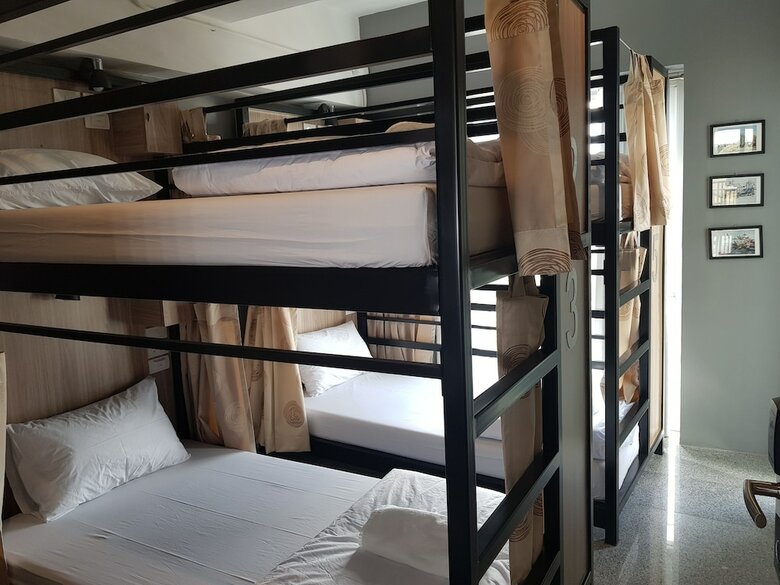 Hostal Sleep To Fly Hotel & Hostel