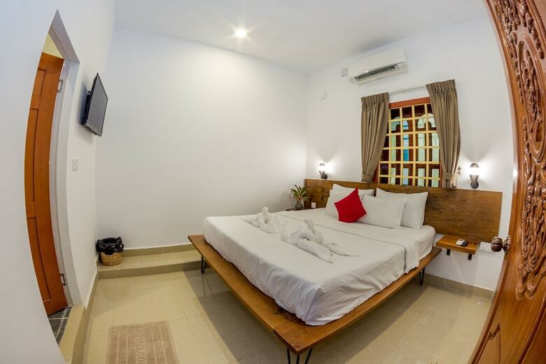 Hostal Poolside Villa