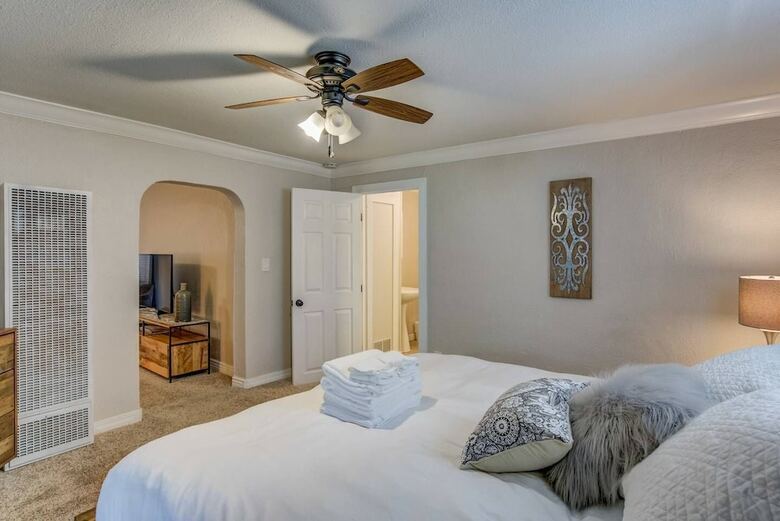 Villa 2 Bdolympic Trainingnear Parks, A Lake, Downtown