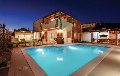 Beautiful Home In Solin With Wifi And 6 Bedrooms