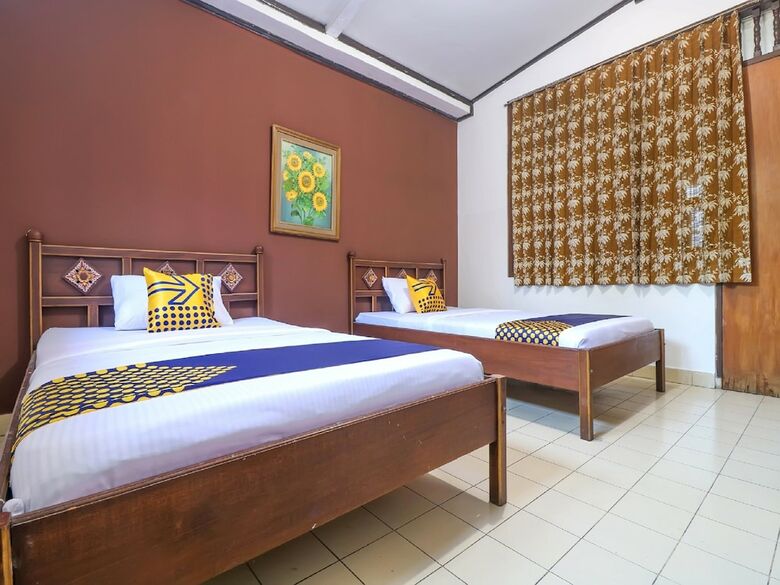 Spot On 1927 Hotel Candra Adigraha