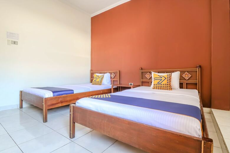 Spot On 1927 Hotel Candra Adigraha