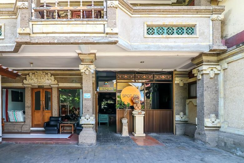 Spot On 1927 Hotel Candra Adigraha