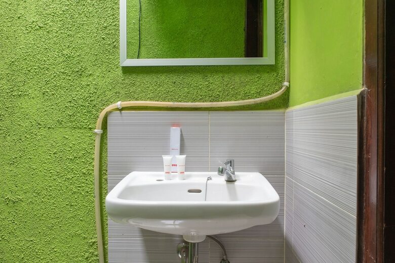 Hotel Oyo 1681 The Kost Tdm 2