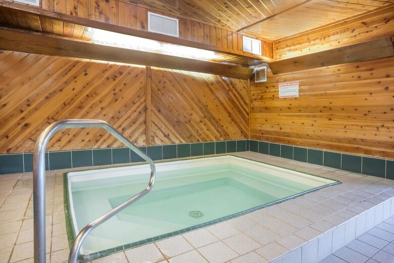 Hotel Super 8 By Wyndham Bloomington