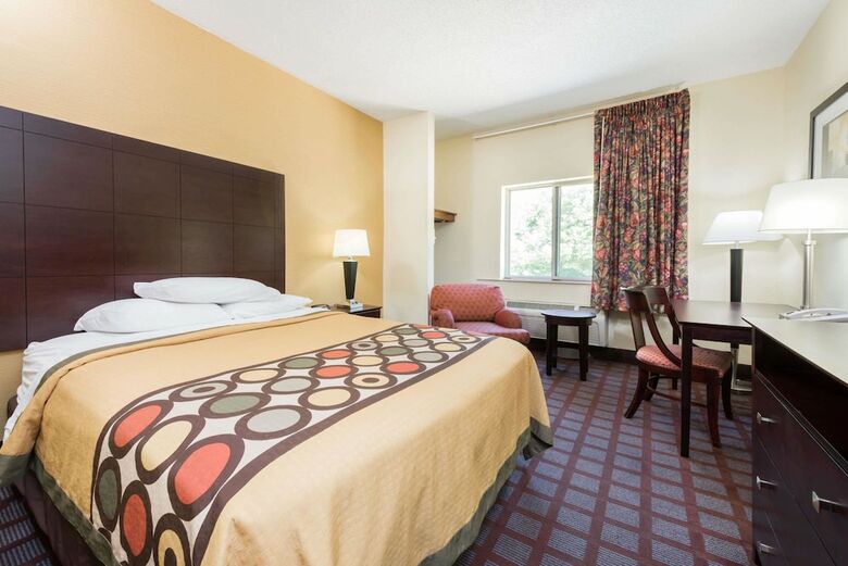Hotel Super 8 By Wyndham Bloomington