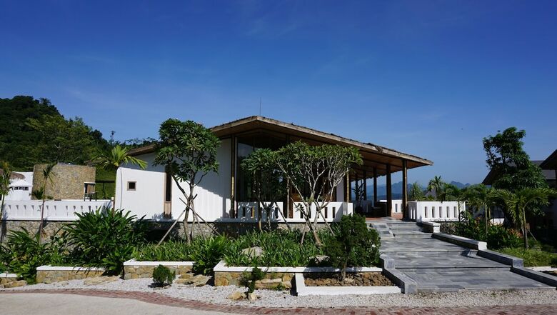 Hotel Ba Khan Village Resort