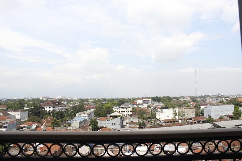 Modern Stylish Studio Plus At Greko Apartment Bandung