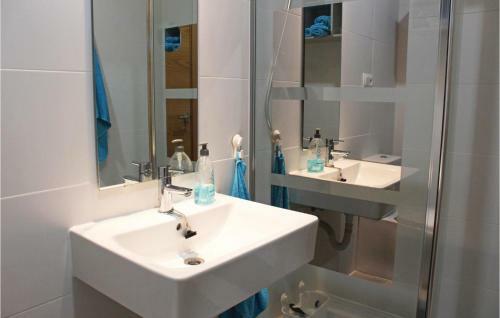 Two-bedroom Apartment In Roldan