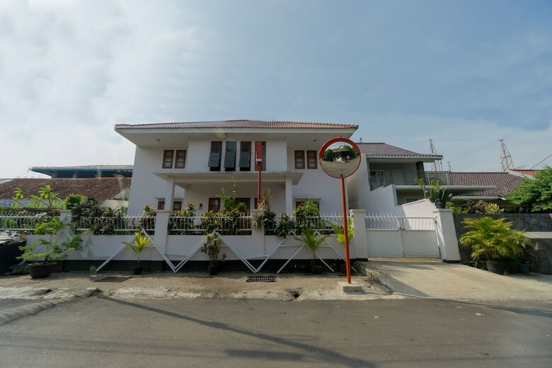 Hotel Oyo 1941 Aaa Residence Syariah