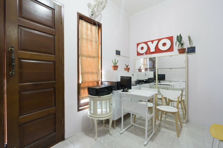 Hotel Oyo 1941 Aaa Residence Syariah