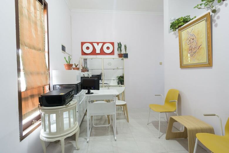 Hotel Oyo 1941 Aaa Residence Syariah