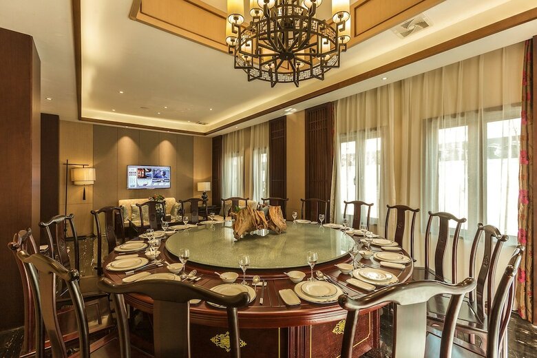 Hejing Chengshang Generations Hotel