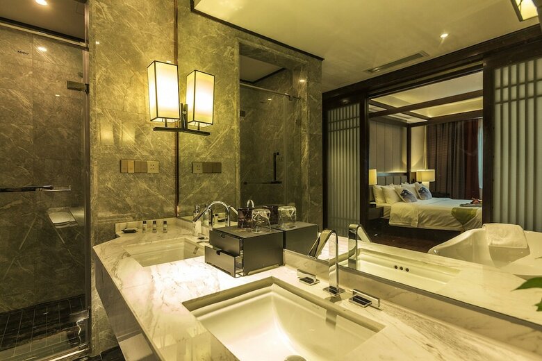 Hejing Chengshang Generations Hotel