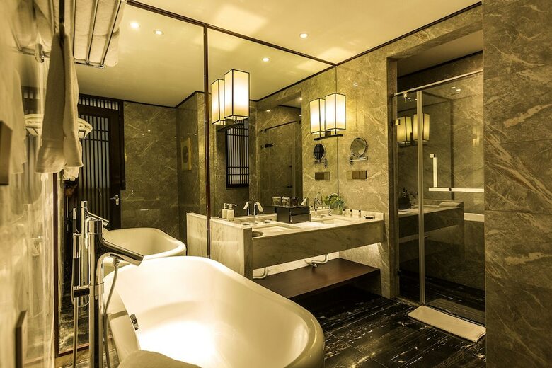 Hejing Chengshang Generations Hotel
