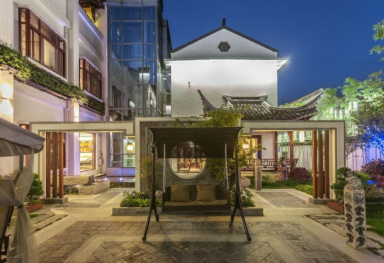 Hejing Chengshang Generations Hotel