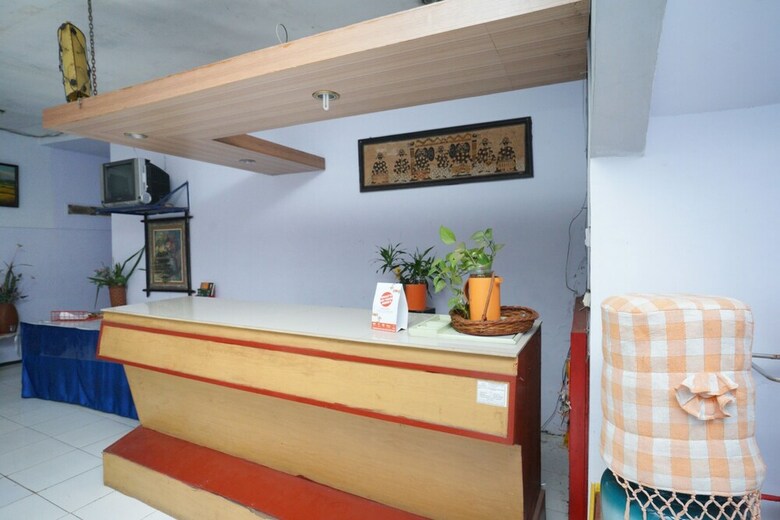 Hostal Oyo 2003 Female Guest House