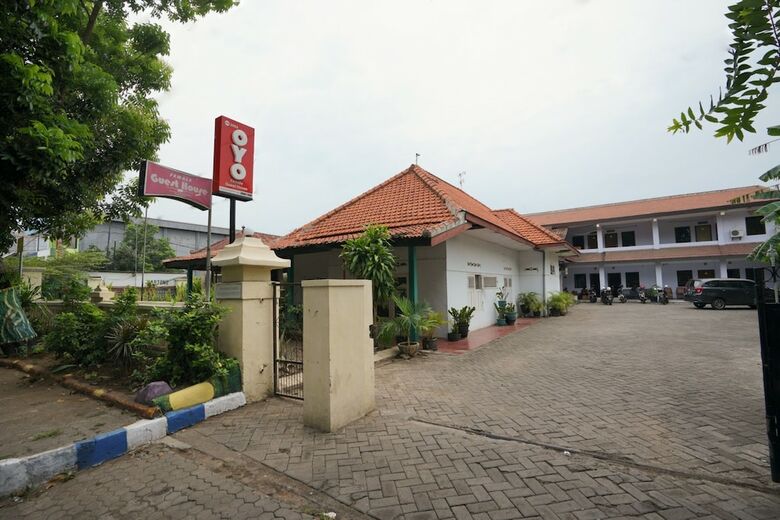 Hostal Oyo 2003 Female Guest House