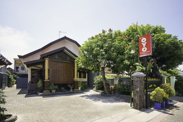 Hostal Oyo 1642 Penginapan Anggrek Syariah 2