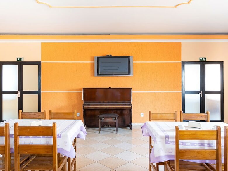 Oyo Florenza Palace Hotel